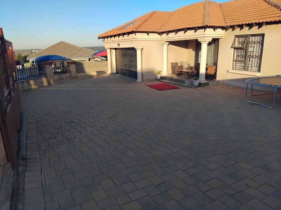 4 Bedroom Property for Sale in Olievenhoutbosch Gauteng