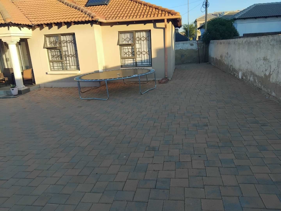 4 Bedroom Property for Sale in Olievenhoutbosch Gauteng