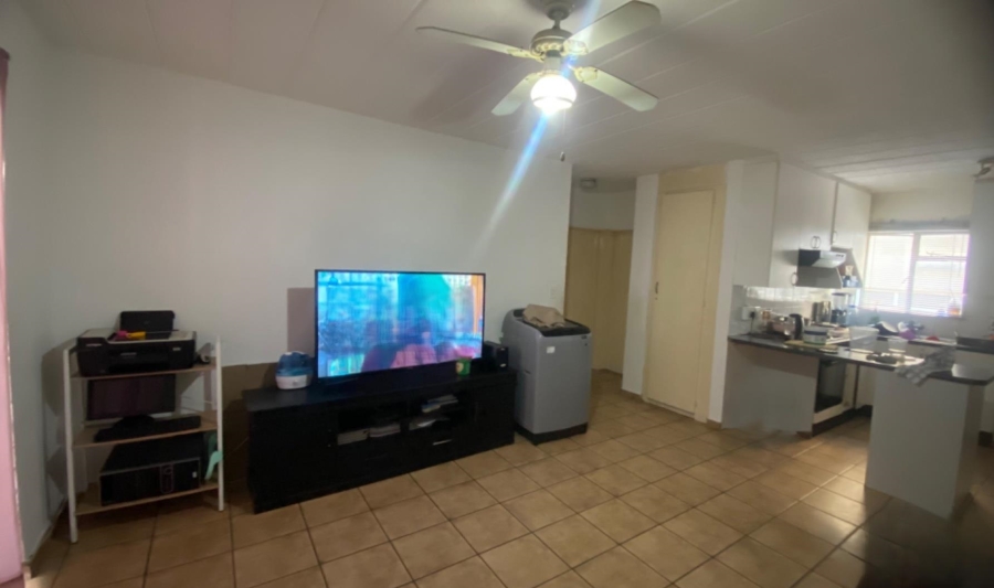 2 Bedroom Property for Sale in Linmeyer Gauteng