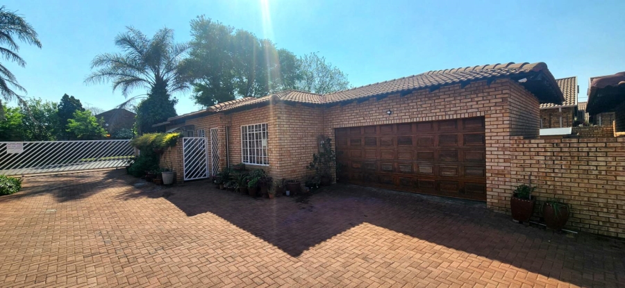 3 Bedroom Property for Sale in New Redruth Gauteng