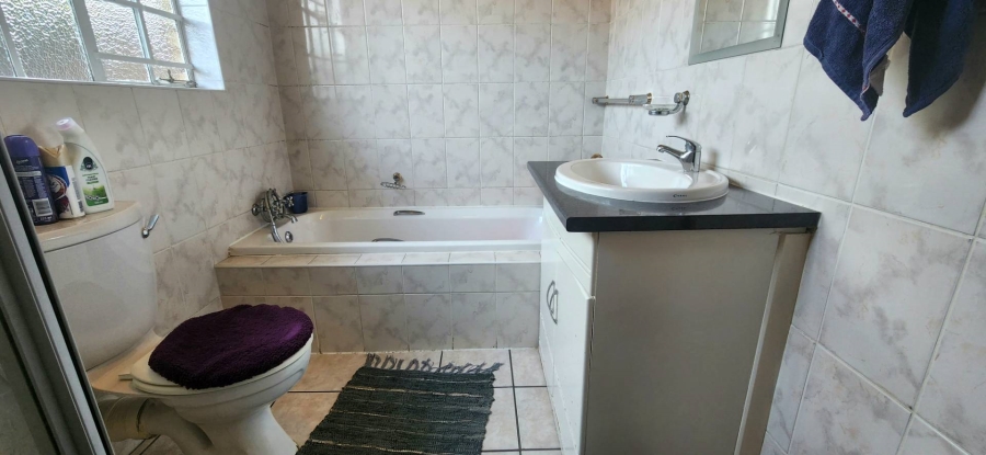 3 Bedroom Property for Sale in New Redruth Gauteng