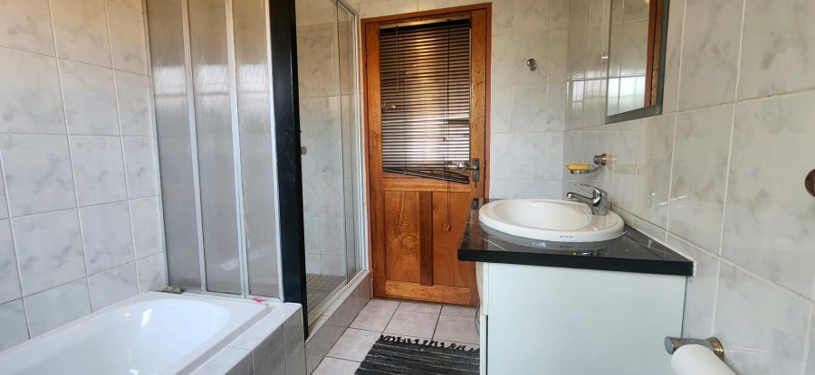 3 Bedroom Property for Sale in New Redruth Gauteng