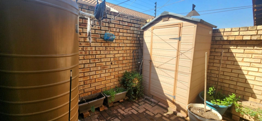 3 Bedroom Property for Sale in New Redruth Gauteng