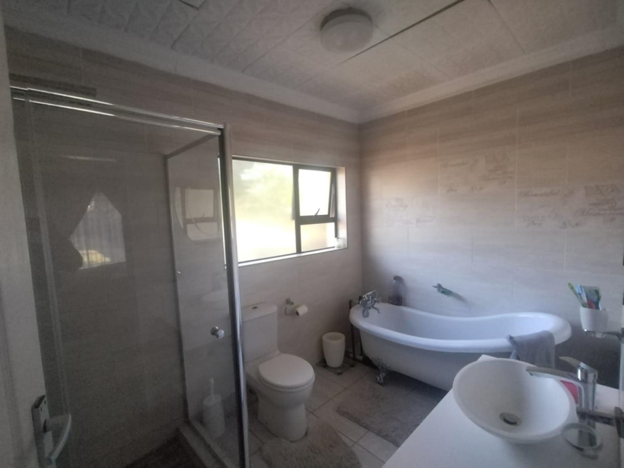 To Let 3 Bedroom Property for Rent in Brackenhurst Gauteng