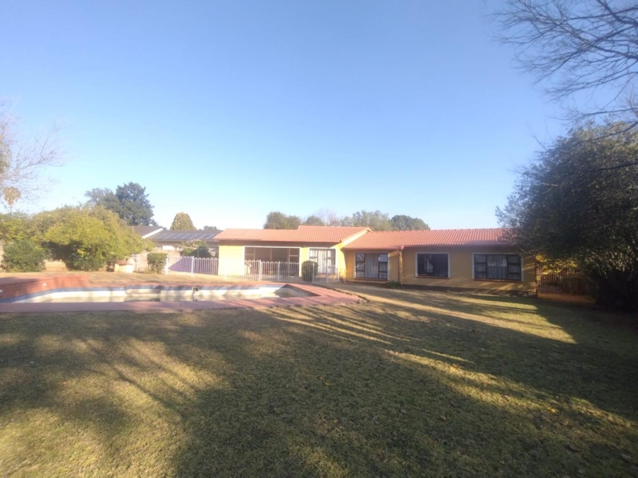 To Let 3 Bedroom Property for Rent in Brackenhurst Gauteng
