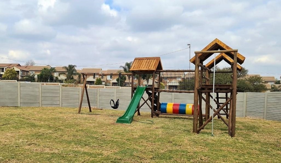 2 Bedroom Property for Sale in Wierdapark Gauteng