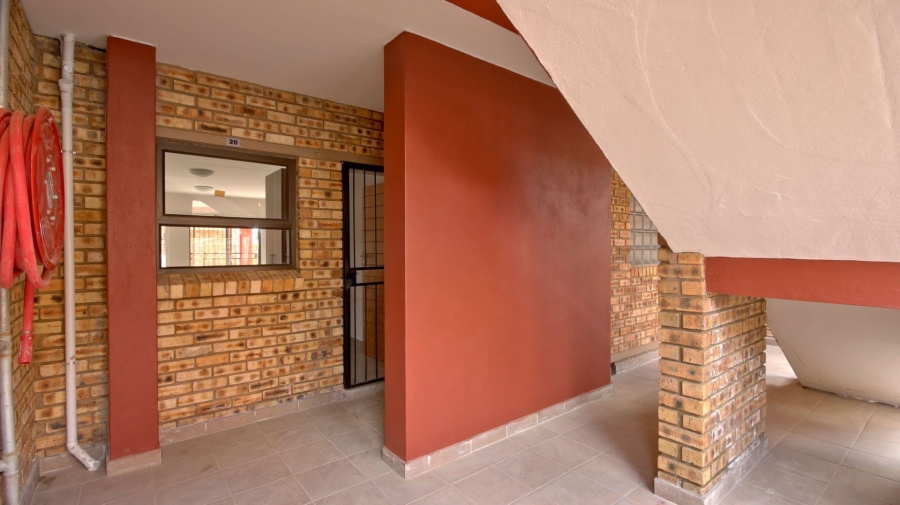 2 Bedroom Property for Sale in Wierdapark Gauteng