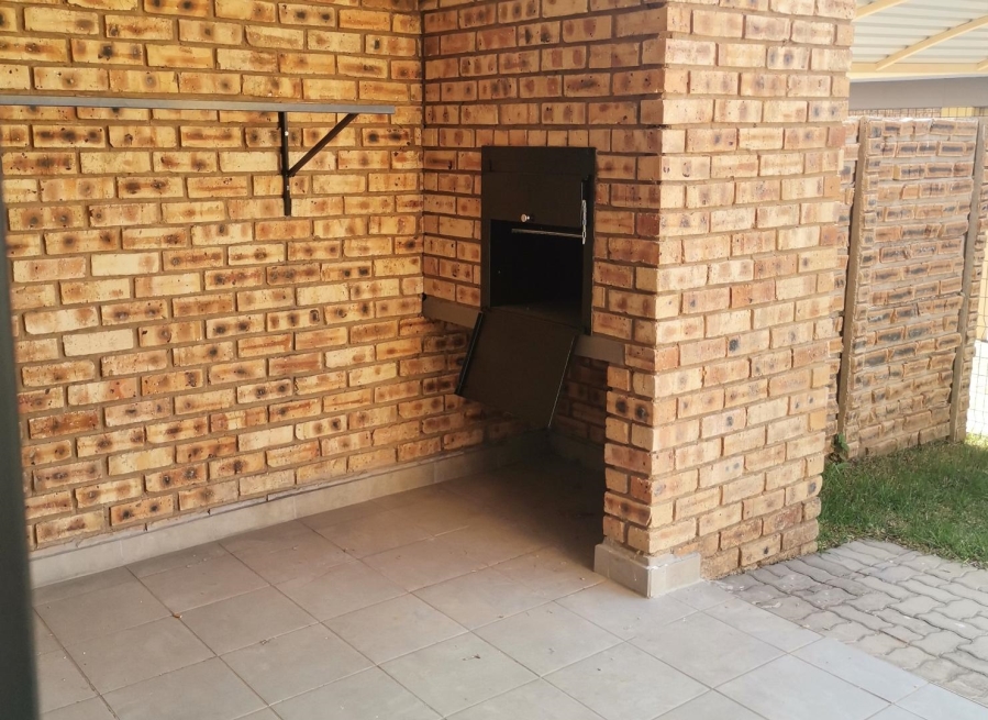 2 Bedroom Property for Sale in Wierdapark Gauteng