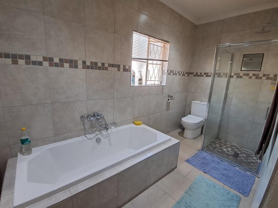 3 Bedroom Property for Sale in Brackendowns Gauteng
