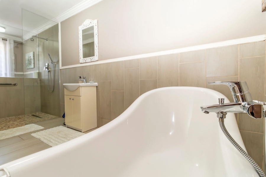 6 Bedroom Property for Sale in Kyalami Ah Gauteng