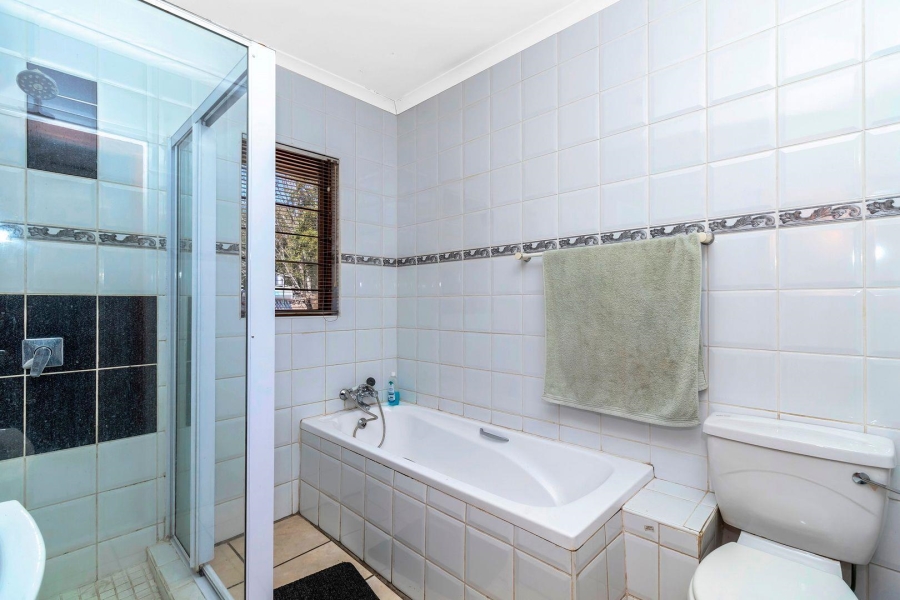 24 Bedroom Property for Sale in Halfway House Gauteng