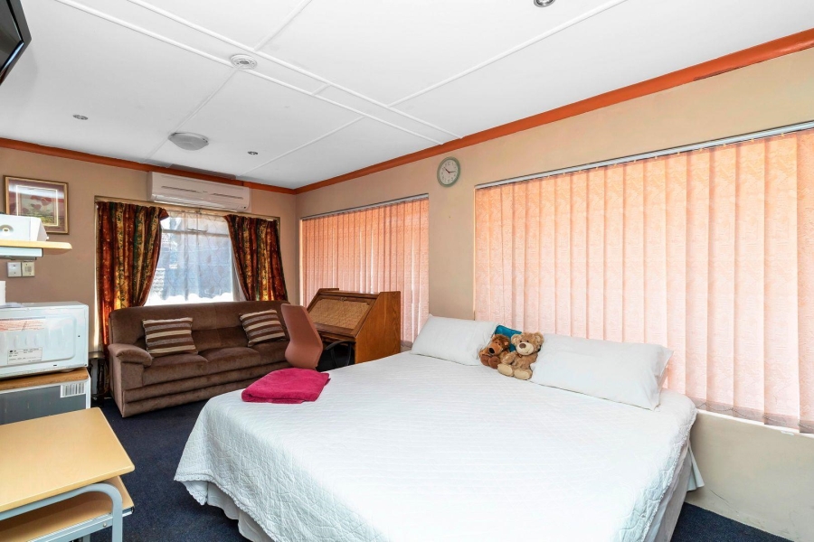 24 Bedroom Property for Sale in Halfway House Gauteng