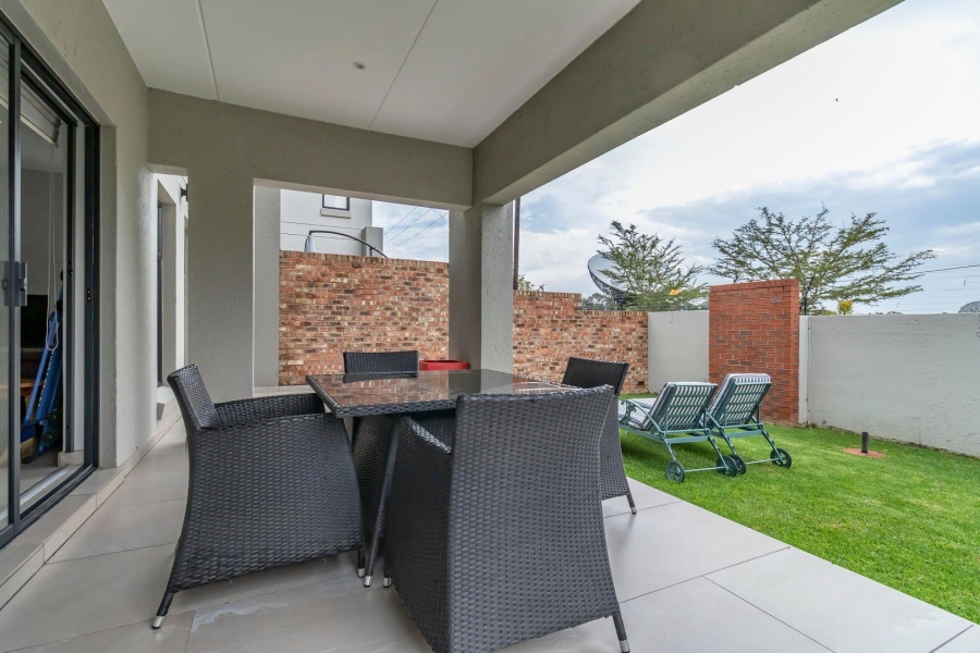 3 Bedroom Property for Sale in Crowthorne AH Gauteng