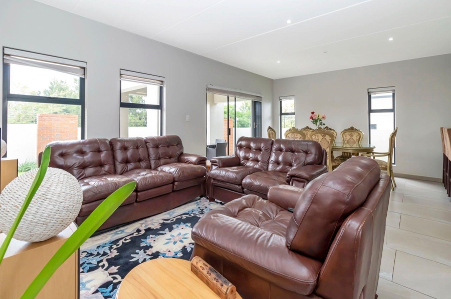 3 Bedroom Property for Sale in Crowthorne AH Gauteng