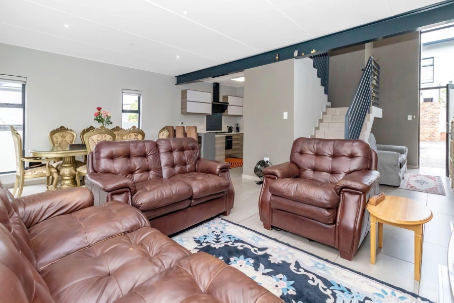 3 Bedroom Property for Sale in Crowthorne AH Gauteng