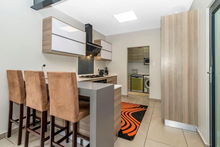 3 Bedroom Property for Sale in Crowthorne AH Gauteng