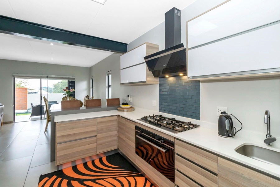 3 Bedroom Property for Sale in Crowthorne AH Gauteng