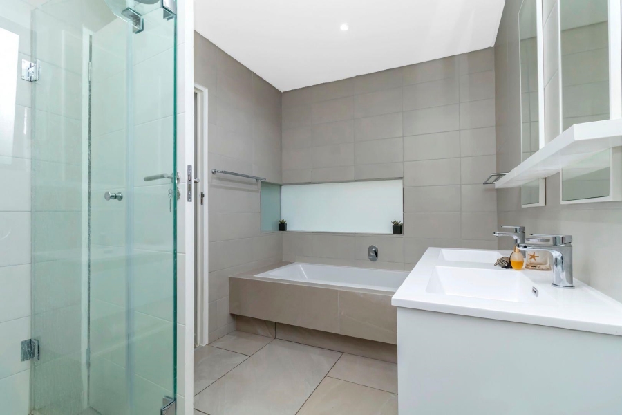 3 Bedroom Property for Sale in Crowthorne AH Gauteng