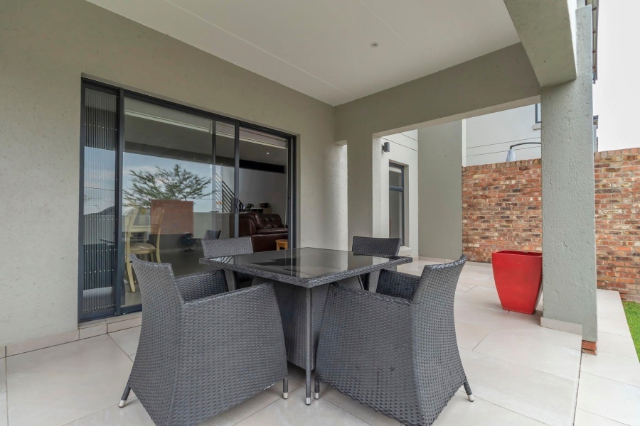 3 Bedroom Property for Sale in Crowthorne AH Gauteng