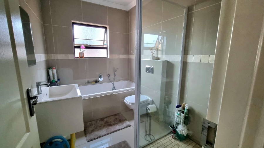 3 Bedroom Property for Sale in New Redruth Gauteng