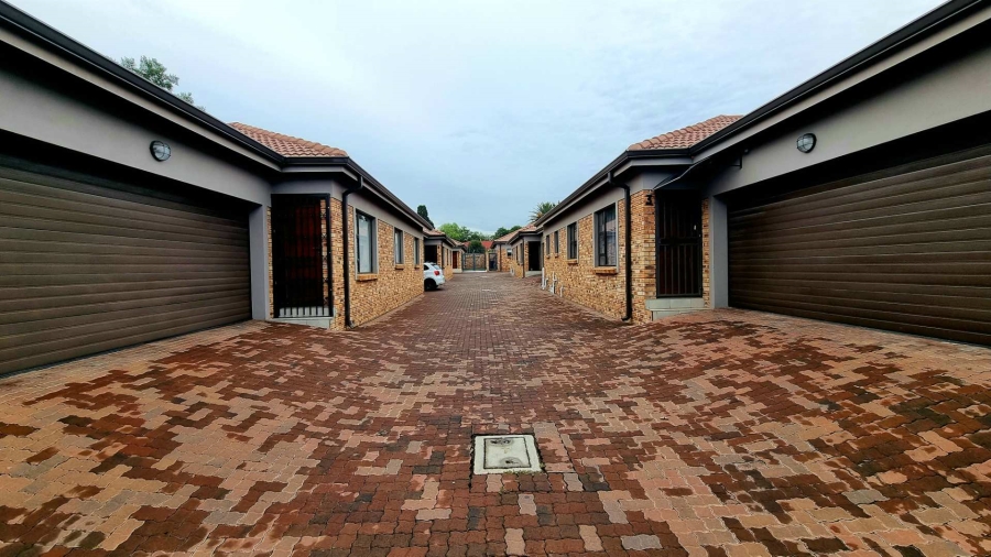 3 Bedroom Property for Sale in New Redruth Gauteng