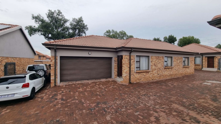 3 Bedroom Property for Sale in New Redruth Gauteng