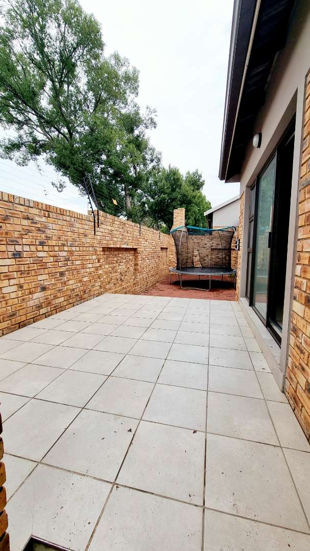 3 Bedroom Property for Sale in New Redruth Gauteng