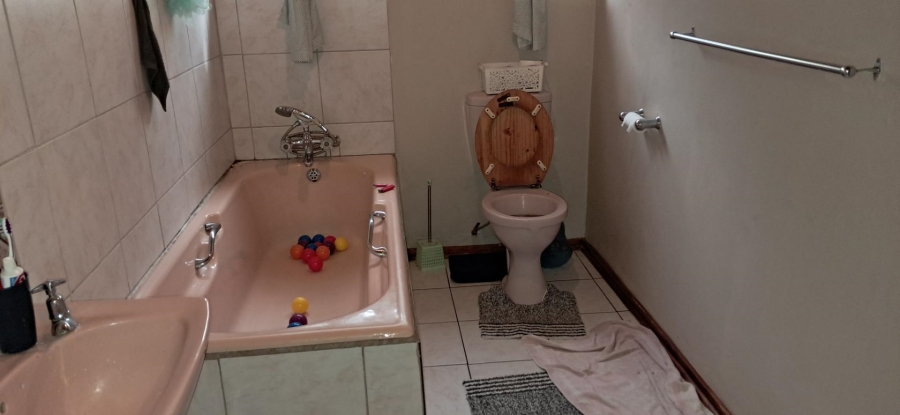 6 Bedroom Property for Sale in Vlakplaats Gauteng