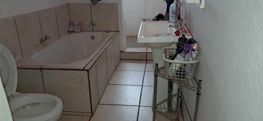 6 Bedroom Property for Sale in Vlakplaats Gauteng