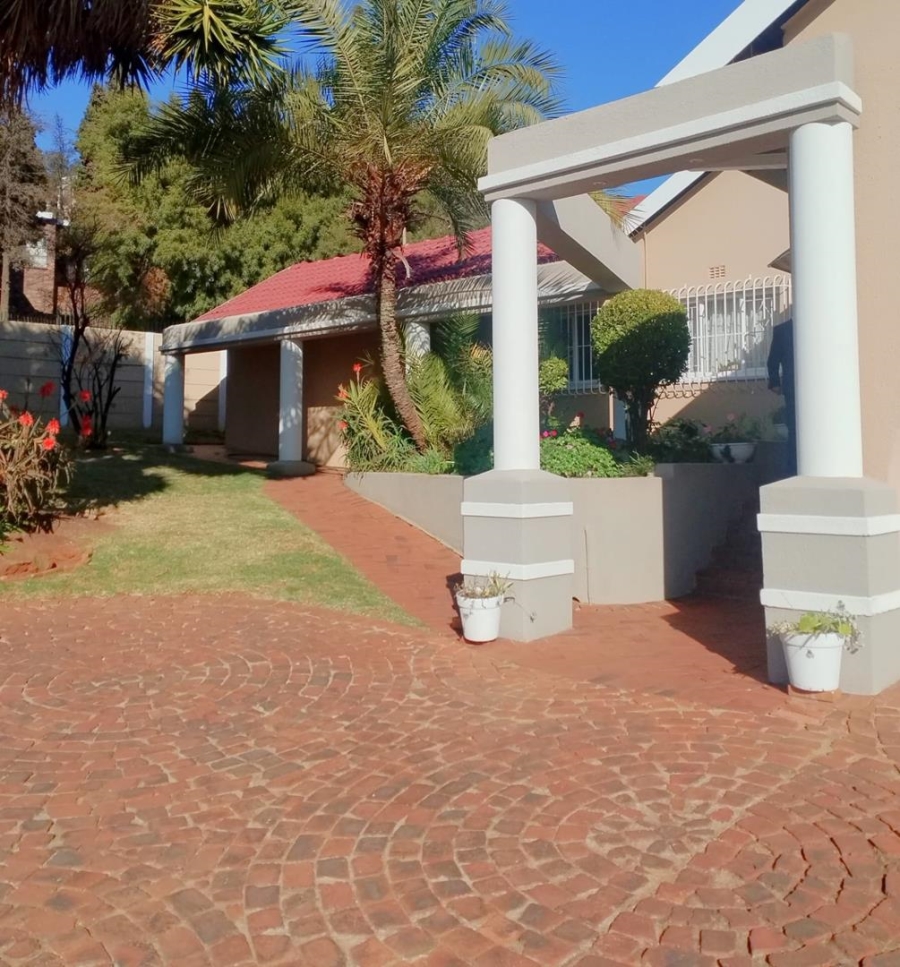 3 Bedroom Property for Sale in Glenvista Gauteng