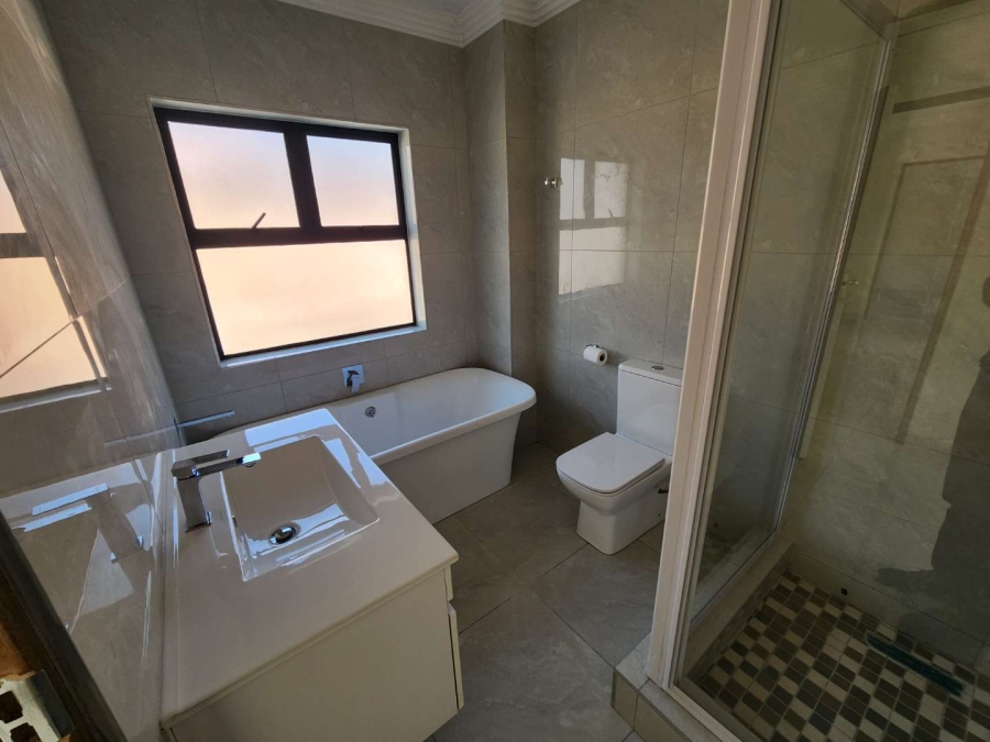 3 Bedroom Property for Sale in Brackenhurst Gauteng