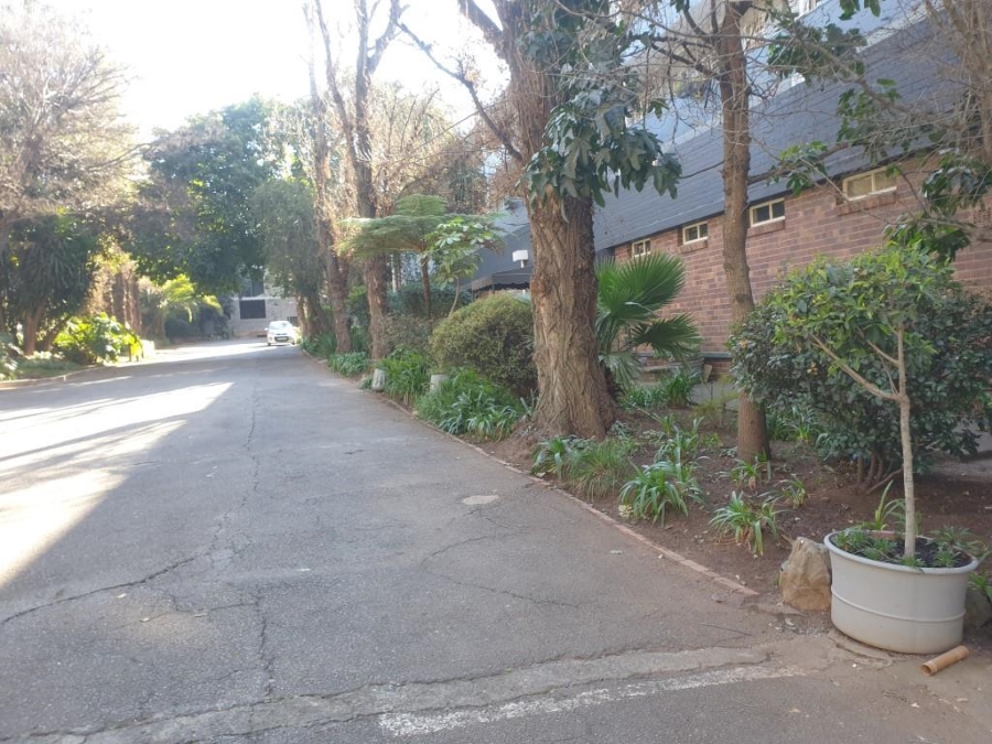To Let 2 Bedroom Property for Rent in Illovo Gauteng
