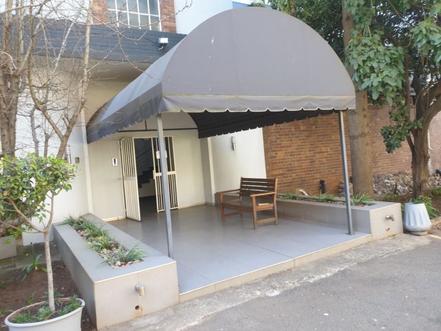To Let 2 Bedroom Property for Rent in Illovo Gauteng
