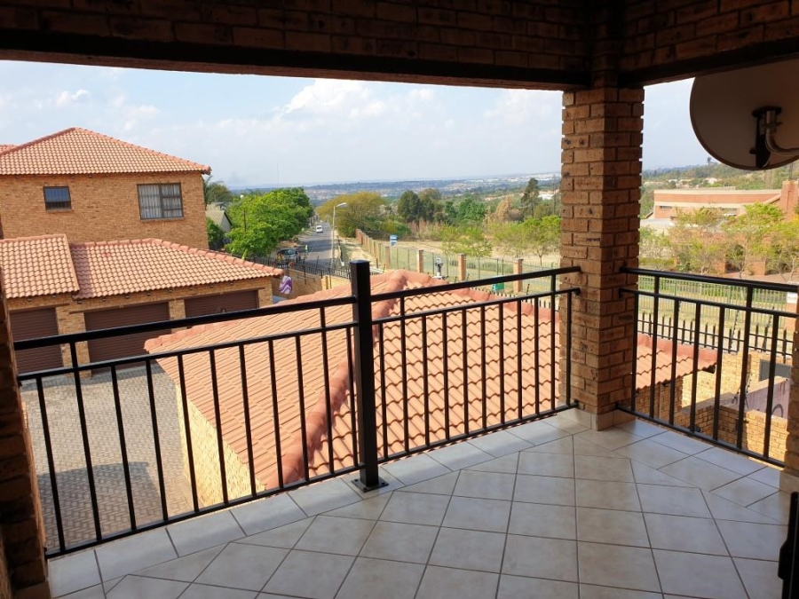 2 Bedroom Property for Sale in North Riding Gauteng