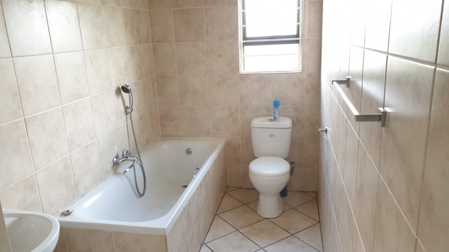 2 Bedroom Property for Sale in North Riding Gauteng