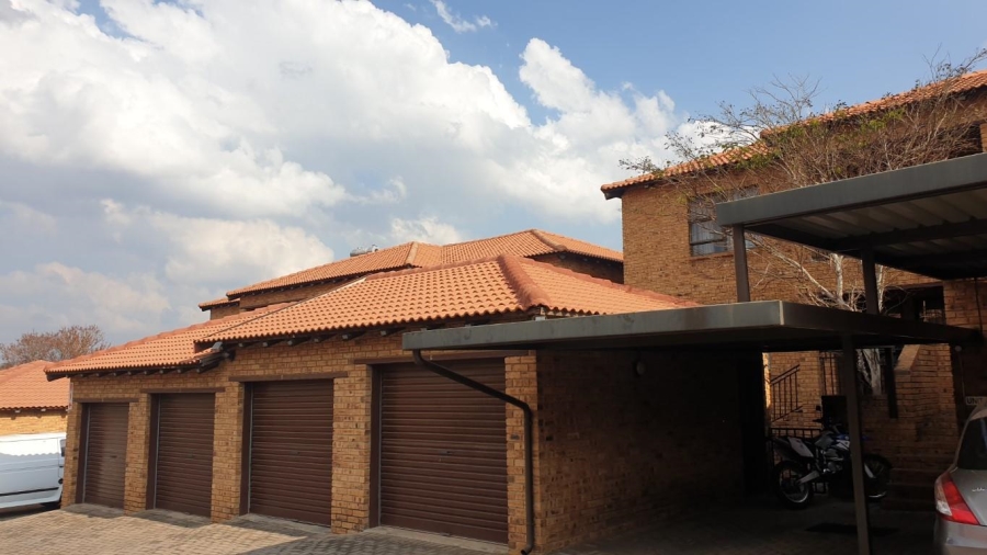 2 Bedroom Property for Sale in North Riding Gauteng