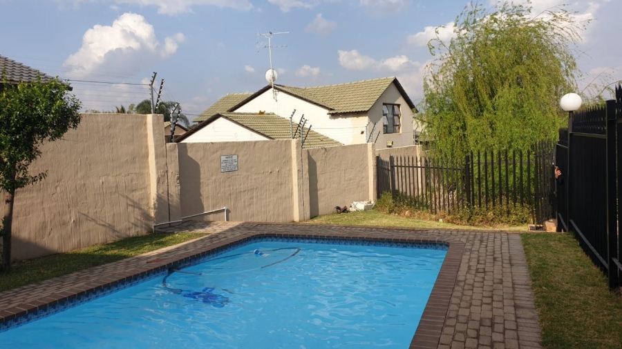 2 Bedroom Property for Sale in North Riding Gauteng