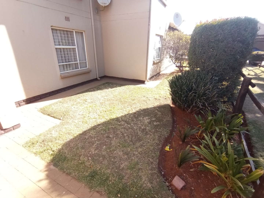 To Let 2 Bedroom Property for Rent in Pomona Gauteng