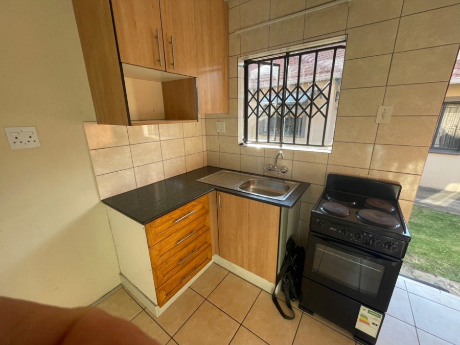 To Let 1 Bedroom Property for Rent in Terenure Gauteng