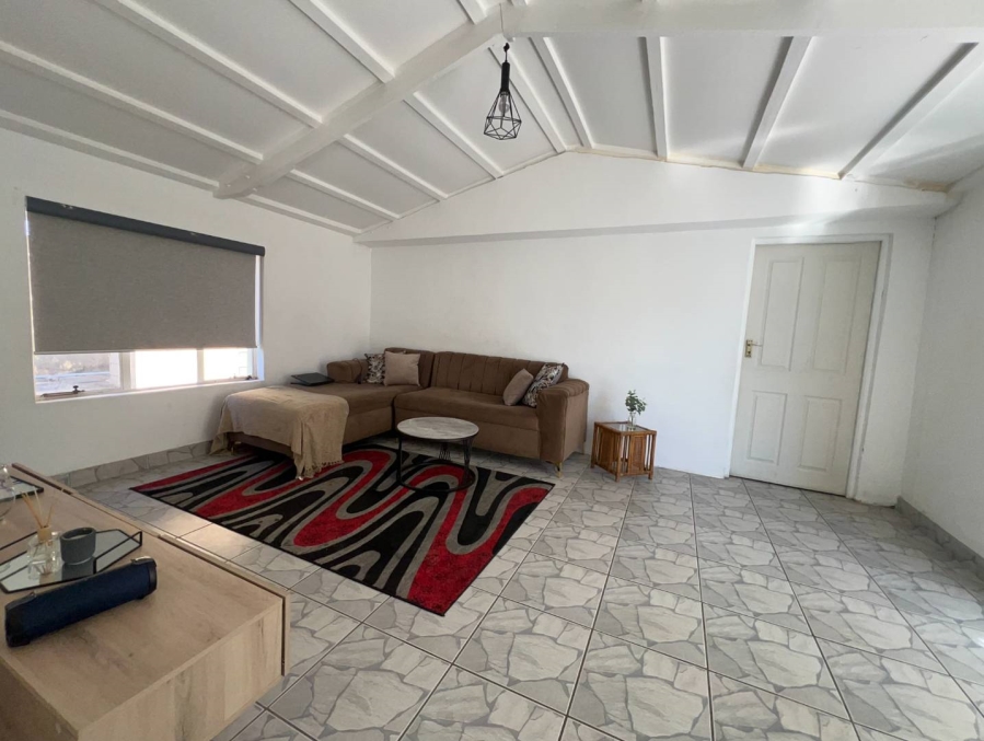 To Let 3 Bedroom Property for Rent in Fontainebleau Gauteng