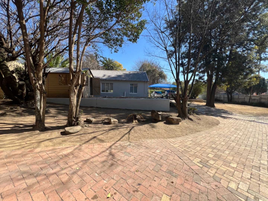 To Let 3 Bedroom Property for Rent in Fontainebleau Gauteng