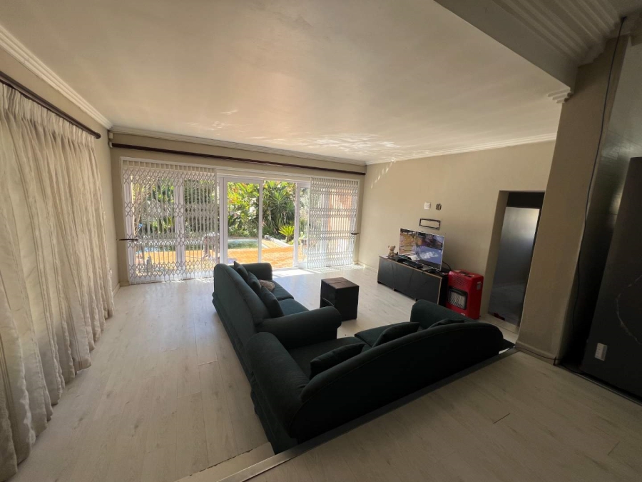To Let 3 Bedroom Property for Rent in Fontainebleau Gauteng