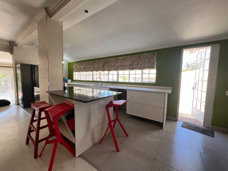To Let 3 Bedroom Property for Rent in Fontainebleau Gauteng