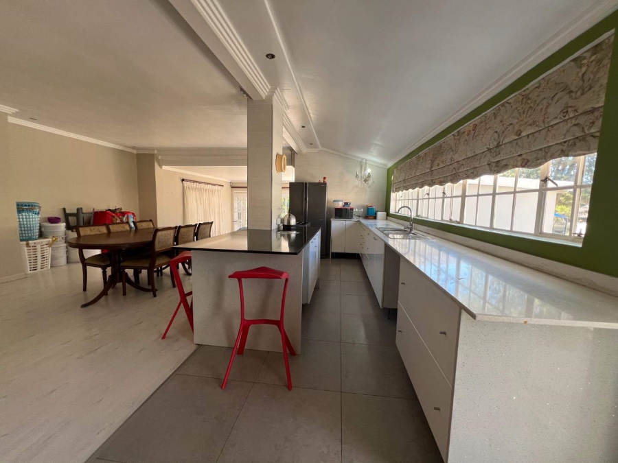 To Let 3 Bedroom Property for Rent in Fontainebleau Gauteng