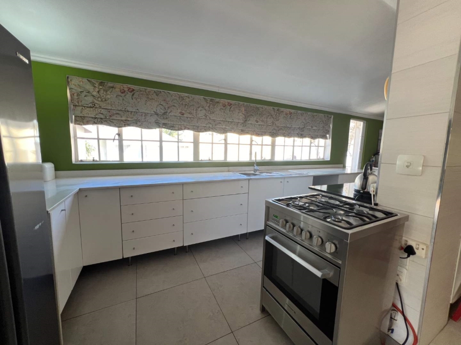 To Let 3 Bedroom Property for Rent in Fontainebleau Gauteng