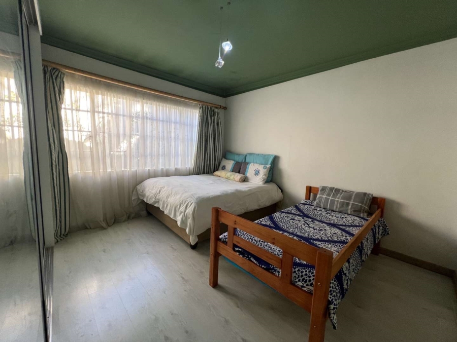 To Let 3 Bedroom Property for Rent in Fontainebleau Gauteng