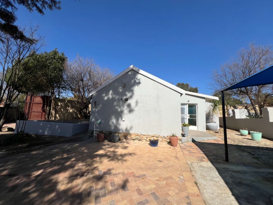 To Let 3 Bedroom Property for Rent in Fontainebleau Gauteng