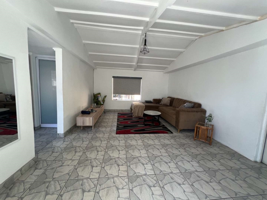 To Let 3 Bedroom Property for Rent in Fontainebleau Gauteng