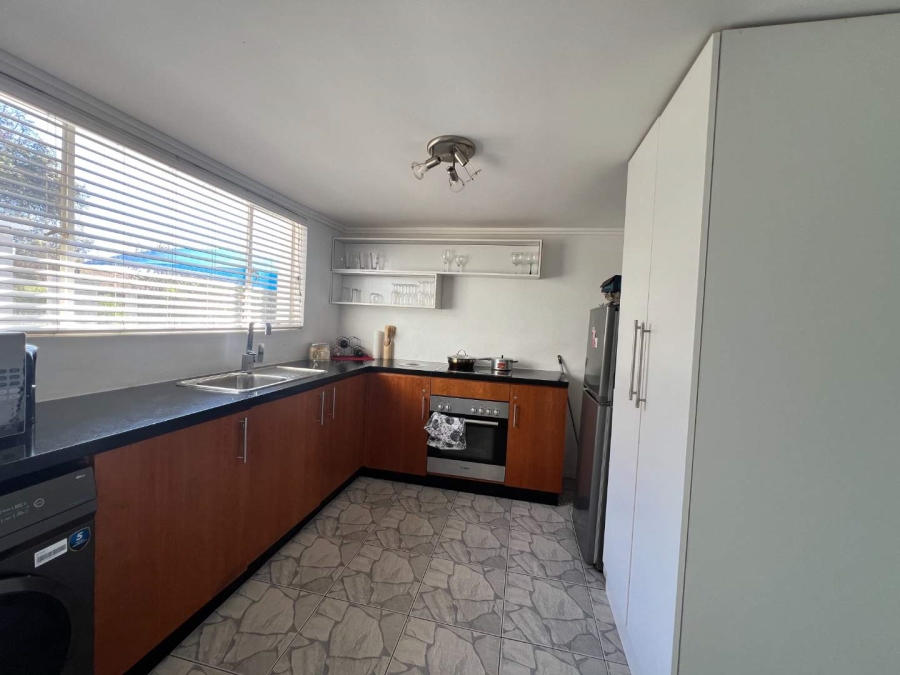 To Let 3 Bedroom Property for Rent in Fontainebleau Gauteng
