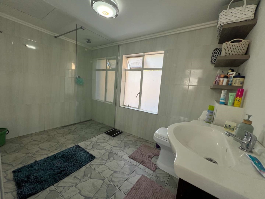 To Let 3 Bedroom Property for Rent in Fontainebleau Gauteng